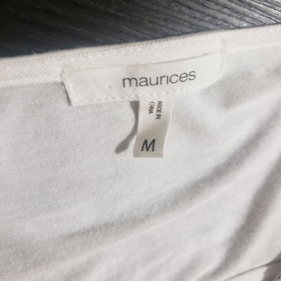 Maurices Cap Sleeve Floral V-Neck Top - Picture 7 of 8